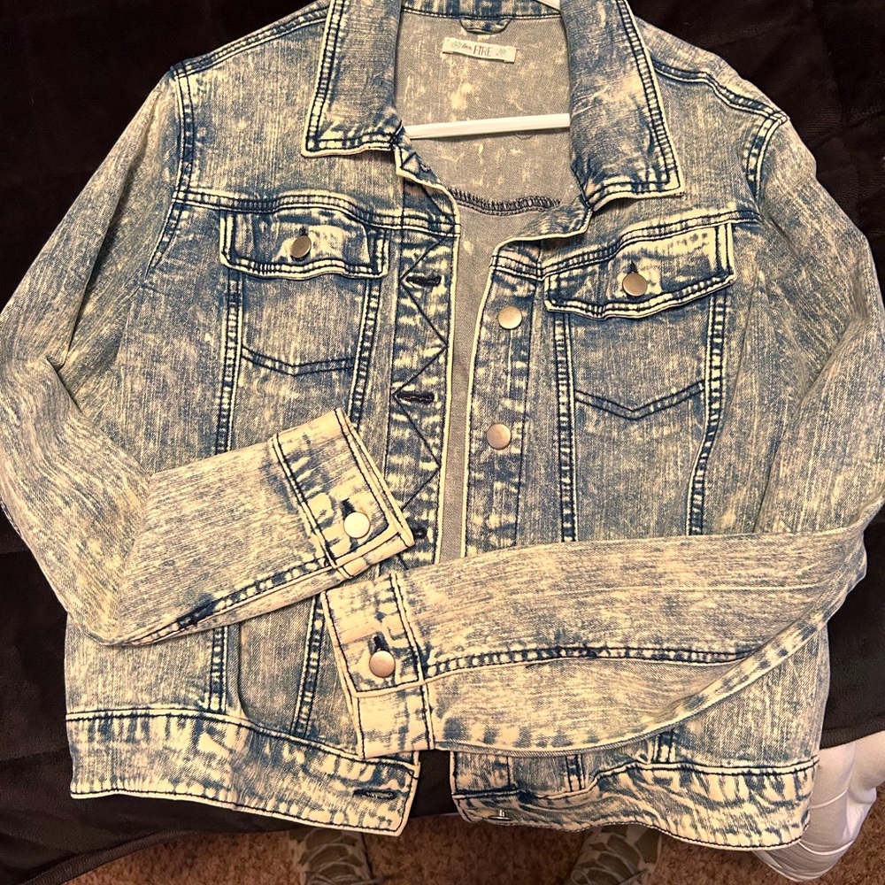 Muarices stretch crop jeans jacket, excellent condition